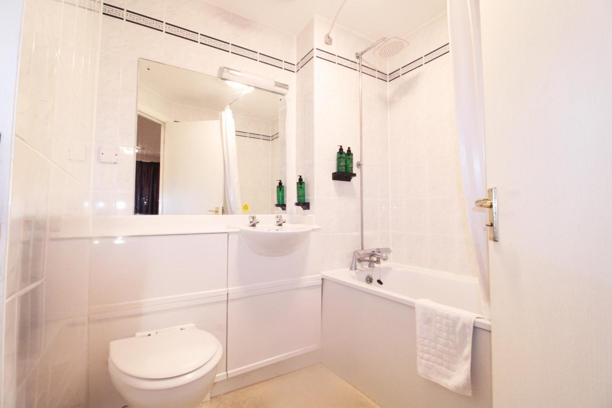 Orchid Epsom; Sure Hotel Collection By Best Western מראה חיצוני תמונה